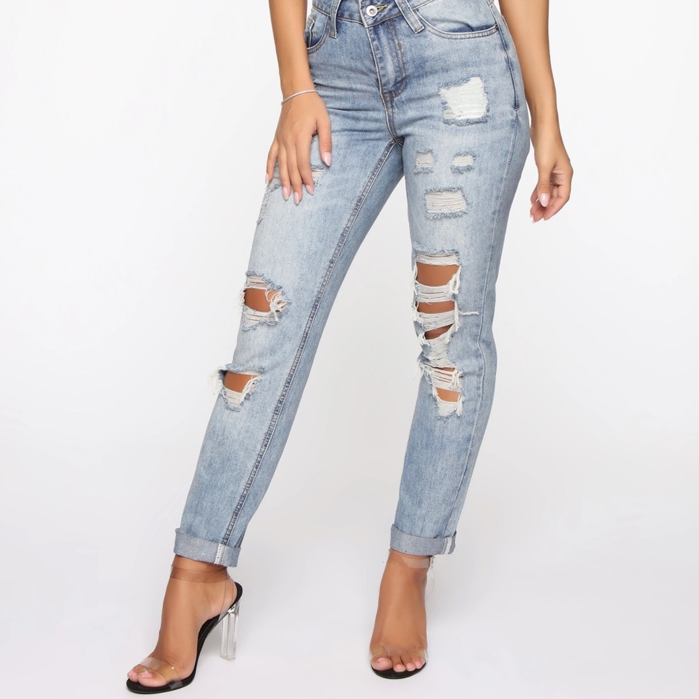 Fashion Nova Lesson Distressed Boyfriend Jeans